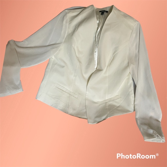 Torrid Short white jacket with sheer sleeves - Picture 1 of 7